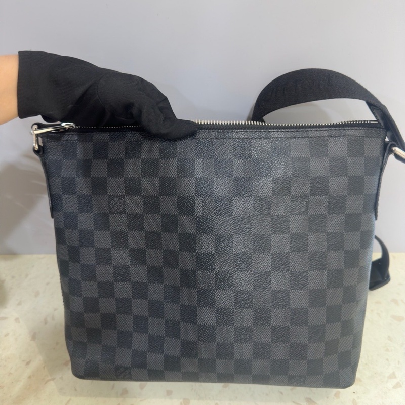 LV路易威登 黑色棋盤格郵差包 尺寸約29*26*7-5