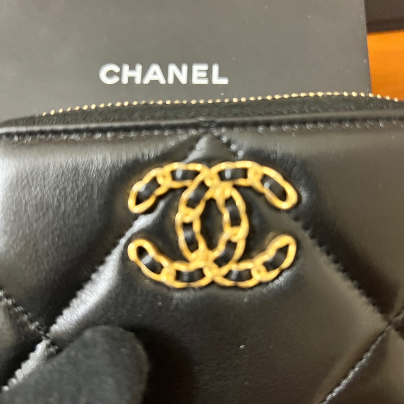 情人節女友開心送禮｜CHANEL 香奈兒 19系列經典金屬LOGO菱紋小羊皮拉鍊零錢包(黑色)-5