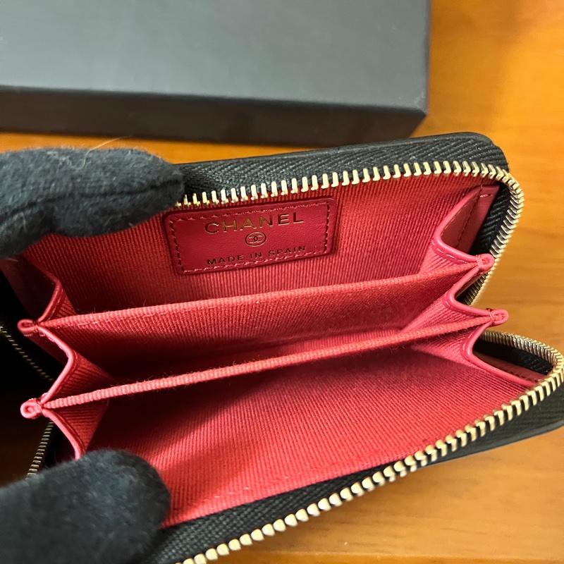 情人節女友開心送禮｜CHANEL 香奈兒 19系列經典金屬LOGO菱紋小羊皮拉鍊零錢包(黑色)-6