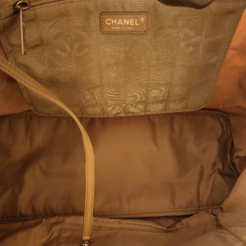 Chanel 特大機場拖特包-25
