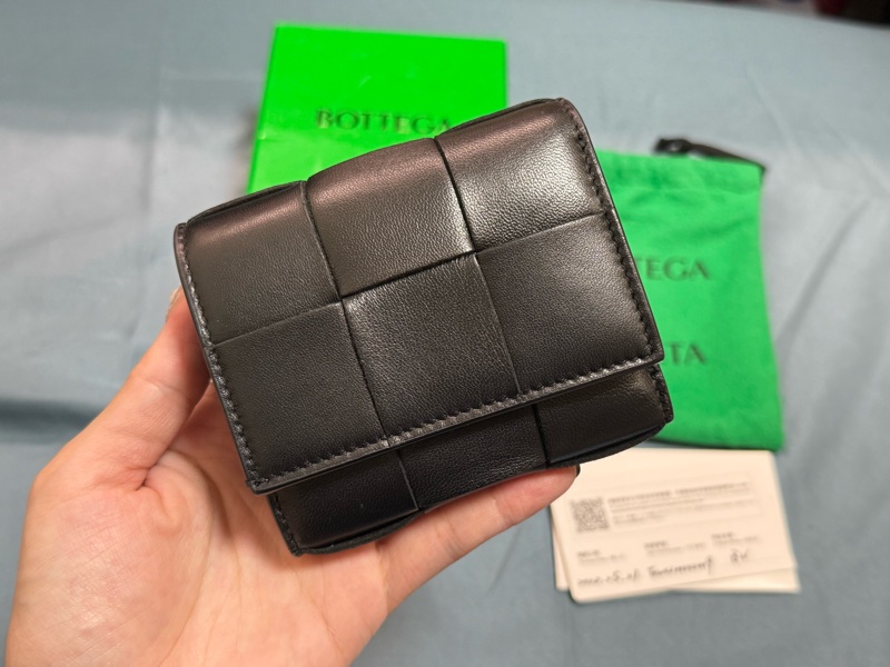 Bottega Venetia大編織小牛皮三折短夾-1