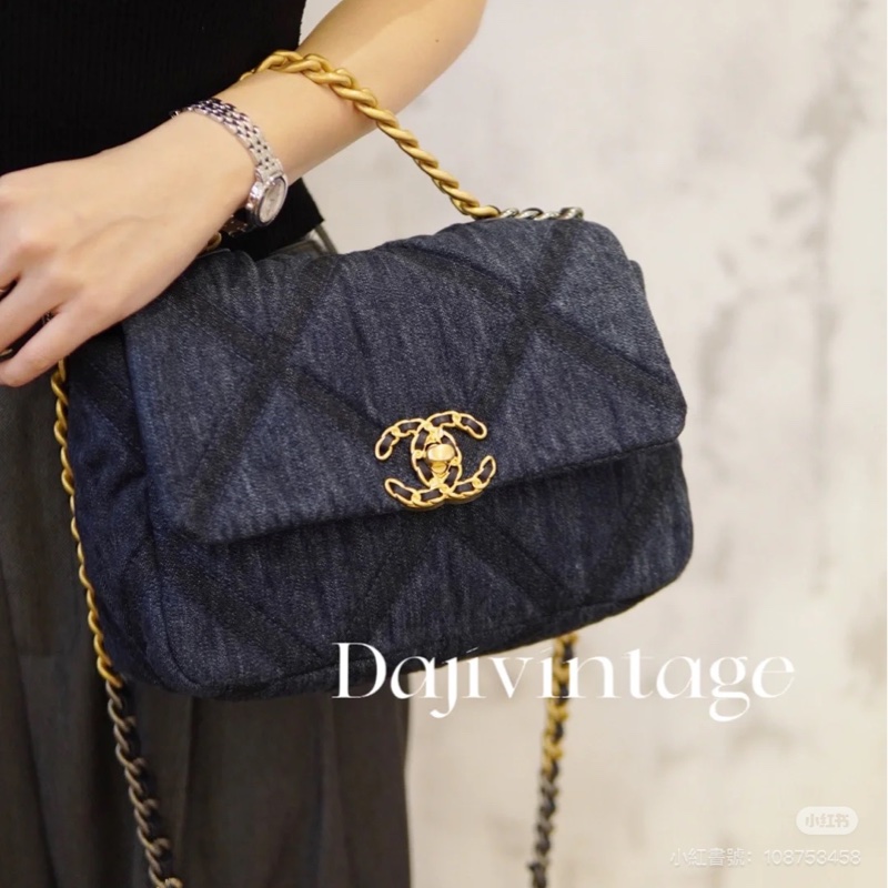 香奈兒CHANEL 19系列經典雙C LOGO菱格紋單寧布 金色鍊帶 中號 手提/肩背/ 斜背包(牛仔深藍色)-1