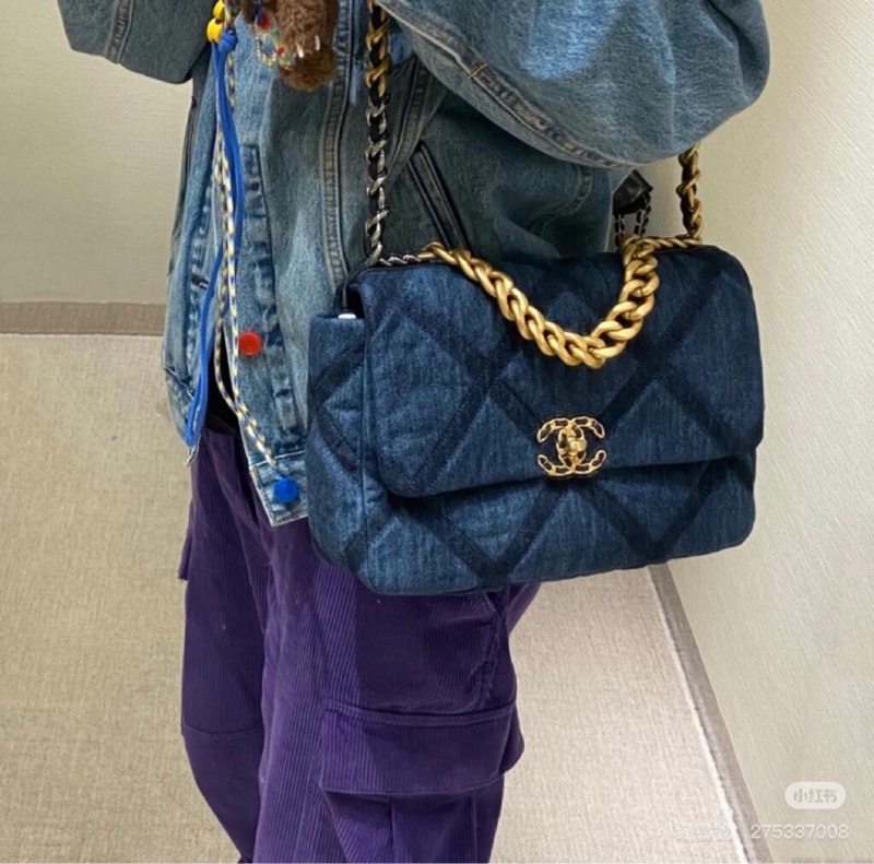 香奈兒CHANEL 19系列經典雙C LOGO菱格紋單寧布 金色鍊帶 中號 手提/肩背/ 斜背包(牛仔深藍色)-3