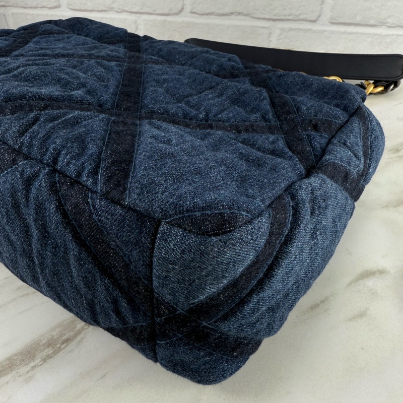 香奈兒CHANEL 19系列經典雙C LOGO菱格紋單寧布 金色鍊帶 中號 手提/肩背/ 斜背包(牛仔深藍色)-10