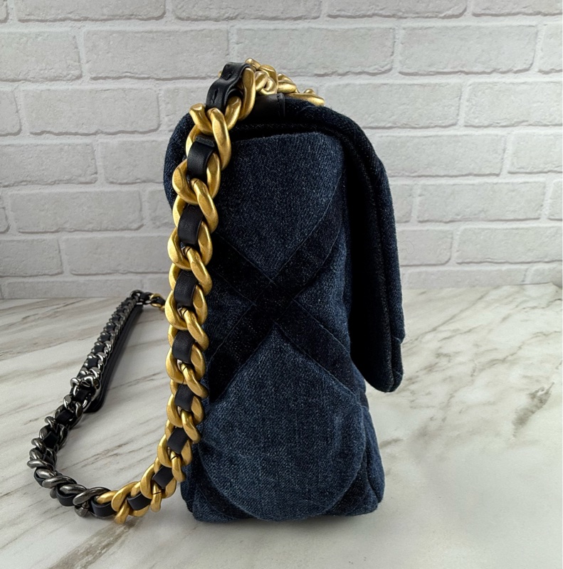 香奈兒CHANEL 19系列經典雙C LOGO菱格紋單寧布 金色鍊帶 中號 手提/肩背/ 斜背包(牛仔深藍色)-13