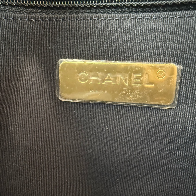 香奈兒CHANEL 19系列經典雙C LOGO菱格紋單寧布 金色鍊帶 中號 手提/肩背/ 斜背包(牛仔深藍色)-17