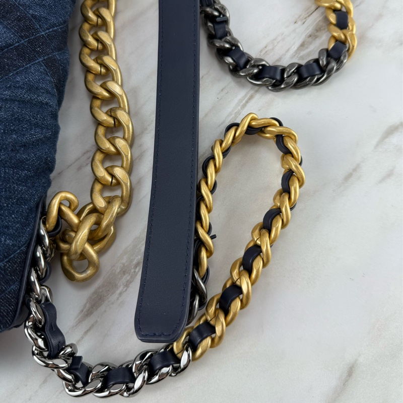 香奈兒CHANEL 19系列經典雙C LOGO菱格紋單寧布 金色鍊帶 中號 手提/肩背/ 斜背包(牛仔深藍色)-23