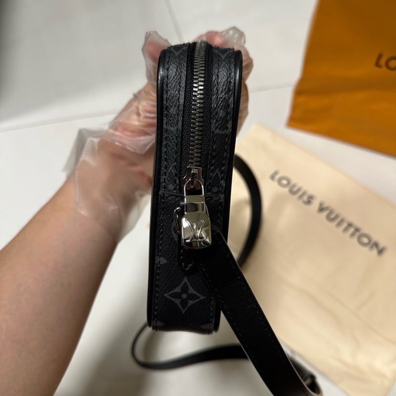 Louis Vuitton LV路易威登 Danube PPM 帆布漫畫印花拉鍊斜背包(M45928-黑灰)-3