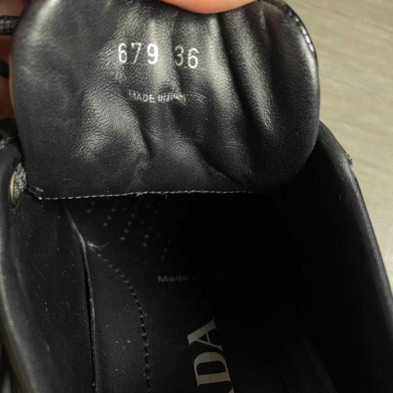 Prada 黑色厚底運動休閒鞋 36號-2
