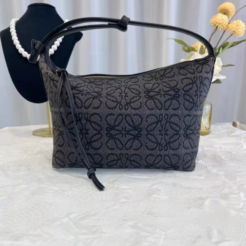 Loewe Cubi 小號 黑色飯盒包 99新 21*17*12.5 配件塵袋-0