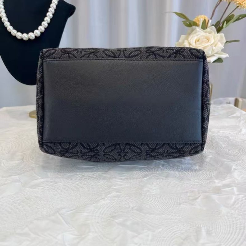 Loewe Cubi 小號 黑色飯盒包 99新 21*17*12.5 配件塵袋-5