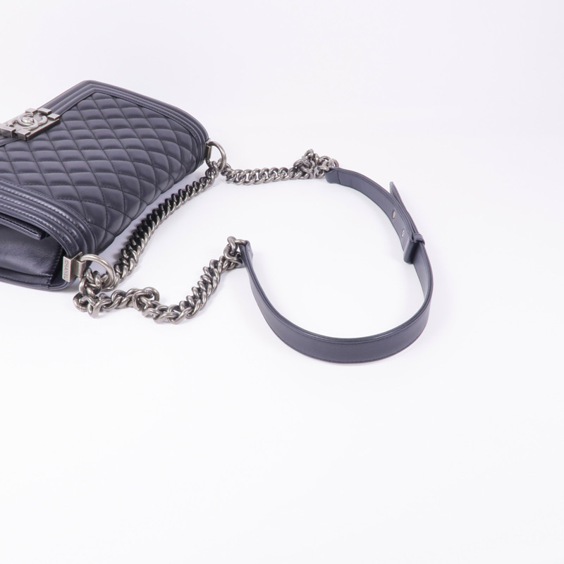 CHANEL 羊皮皮革Boy 25銀扣鏈帶肩背袋-4