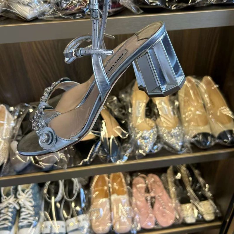 MIUMIU 銀色涼鞋 尺寸37.5碼 已貼底-2