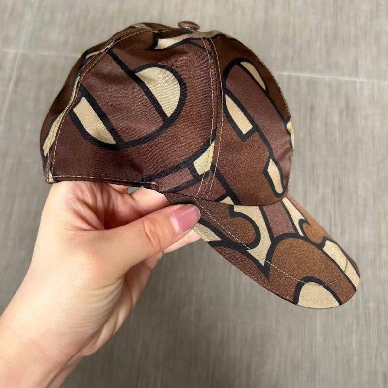 Burberry TB字母棒球帽 M號 57cm,戴一次閒置-2
