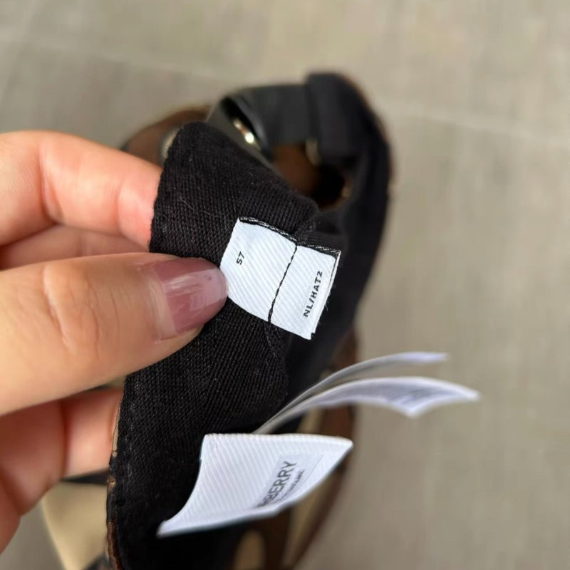Burberry TB字母棒球帽 M號 57cm,戴一次閒置-5