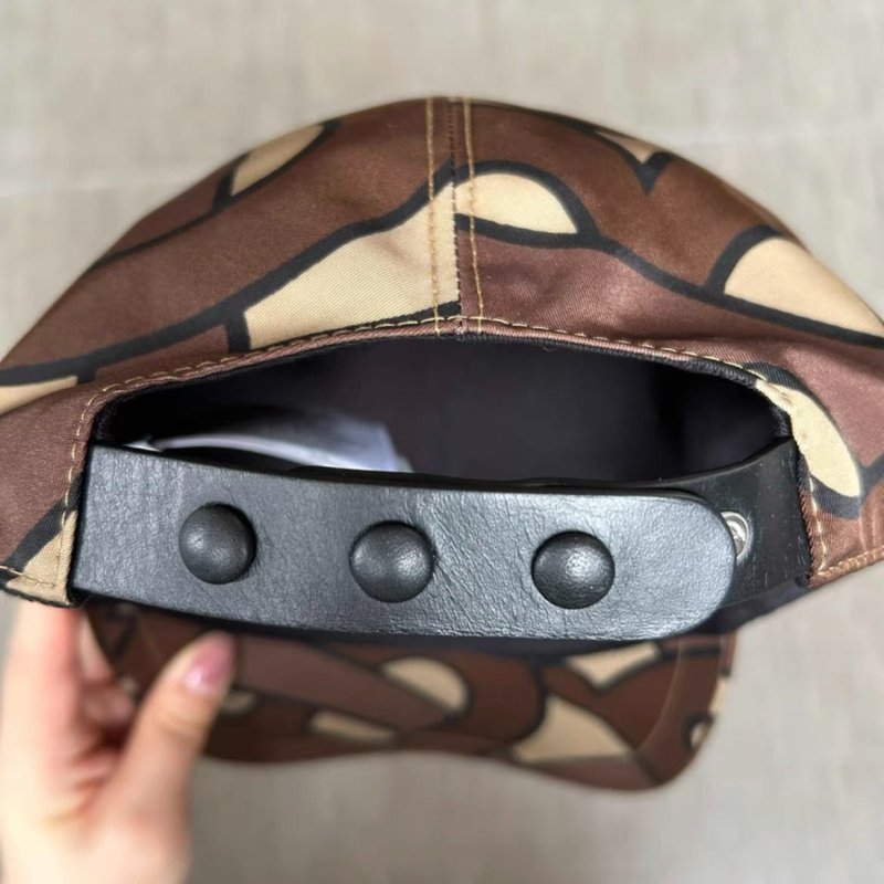 Burberry TB字母棒球帽 M號 57cm,戴一次閒置-7