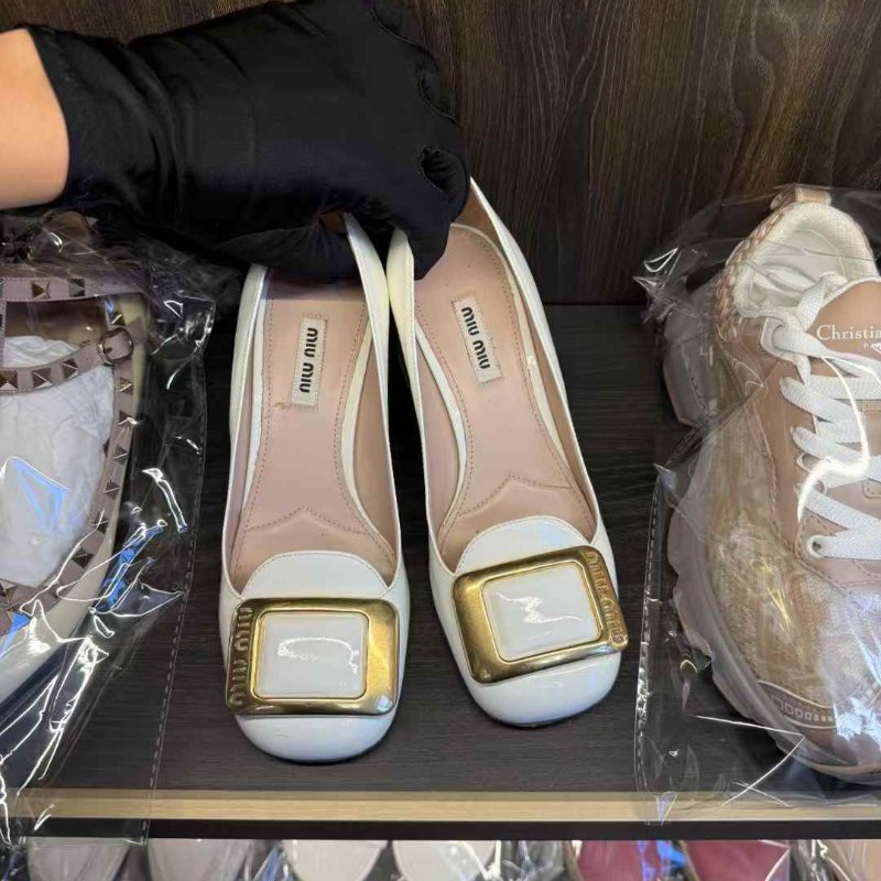 miumiu 鑽扣後跟鞋 36號 只穿兩次 白色 百搭款-0