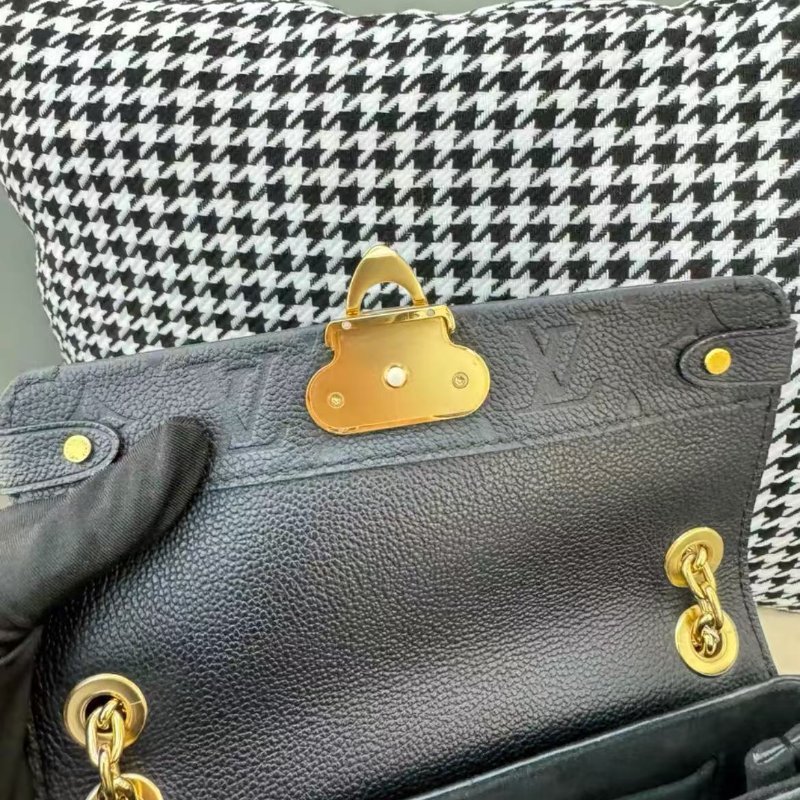 Lv vavinBB 黑金鍊條斜背包 全牛皮 20.5*8*15cm 全新 配件塵袋盒子購證-2