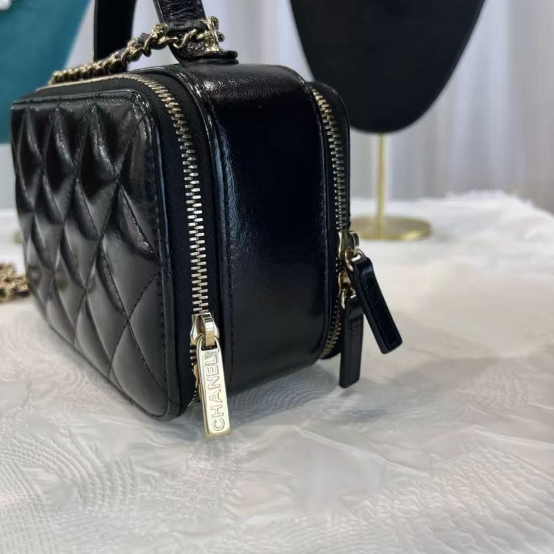CHANEL 22B 黑金羊皮化妝包相機包 23年 11*15.5*7.5 全新閒置 配件塵袋-3