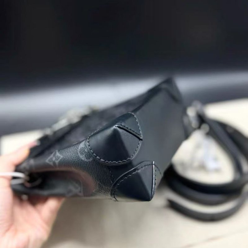 Lv Steamer nano mini 黑花，男女同款 全新 配件塵袋盒子購證-3