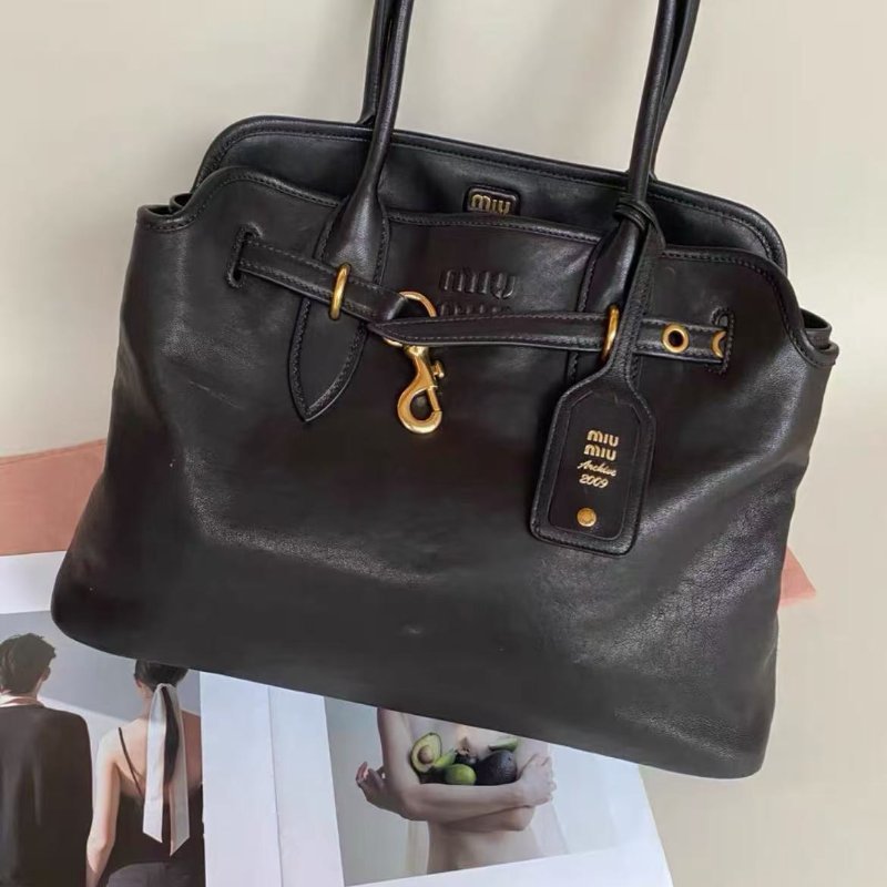 miumiu黑色大號aventure貝殼包 tote手提包 40*13*31cm，99新 配件塵袋-2