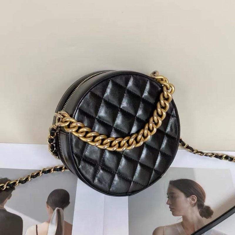 chanel 黑金菱格紋星月圓餅包黑色金扣晚宴包,油蠟牛皮 15*15*7cm,98新 配件:保卡塵袋-4