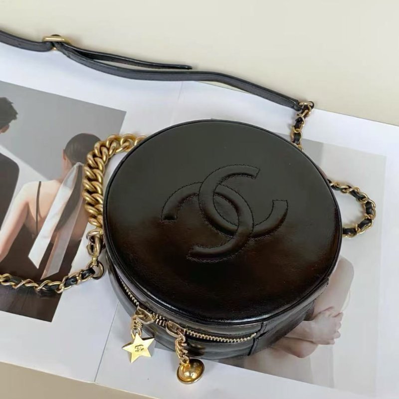 chanel 黑金菱格紋星月圓餅包黑色金扣晚宴包,油蠟牛皮 15*15*7cm,98新 配件:保卡塵袋-5