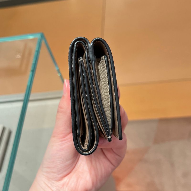 🎉新品好折 Loewe Anagram Trifold 卵石紋小牛皮三折錢包 沙色-2