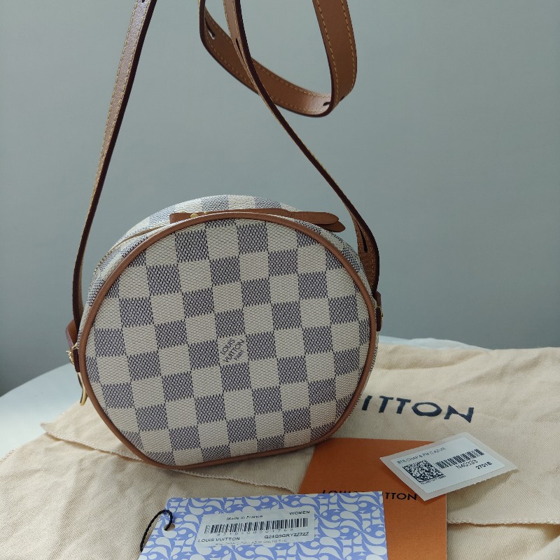9成新  LV 小號圓餅包 pm 白色棋盤格N40333-3