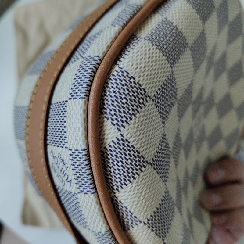 9成新  LV 小號圓餅包 pm 白色棋盤格N40333-17