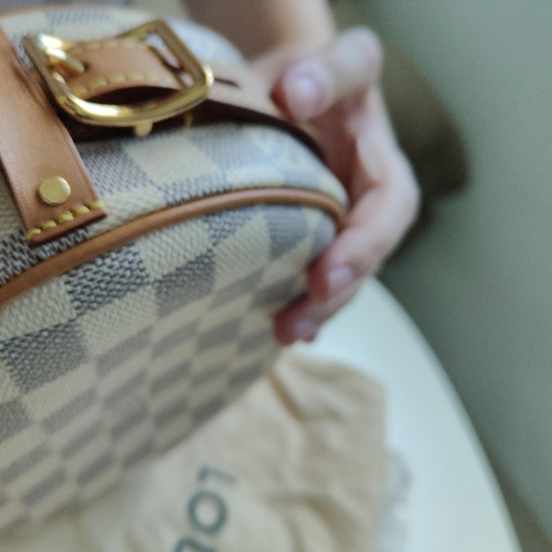 9成新  LV 小號圓餅包 pm 白色棋盤格N40333-24