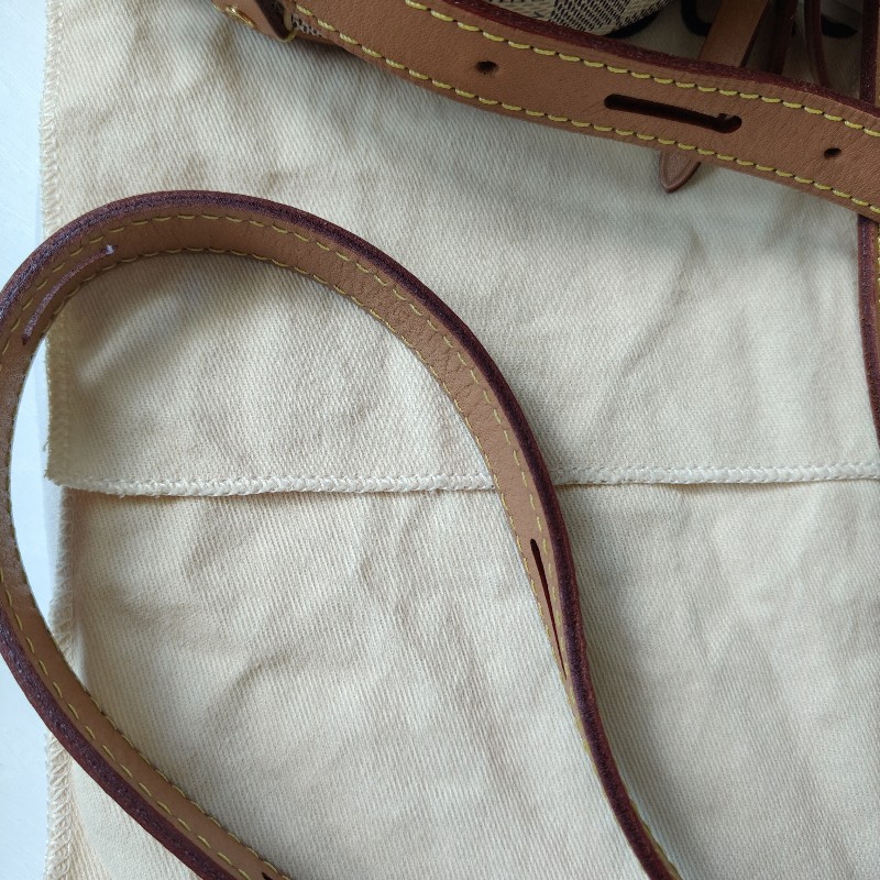 9成新  LV 小號圓餅包 pm 白色棋盤格N40333-26