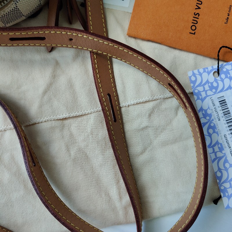 9成新  LV 小號圓餅包 pm 白色棋盤格N40333-27