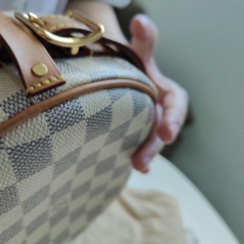 9成新  LV 小號圓餅包 pm 白色棋盤格N40333-32