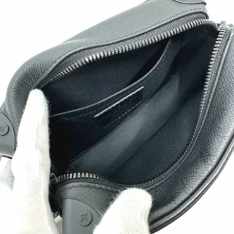 LOUIS VUITTON M30351 Taiga Mini Soft Trunk 皮革單肩包,男士,黑色-8