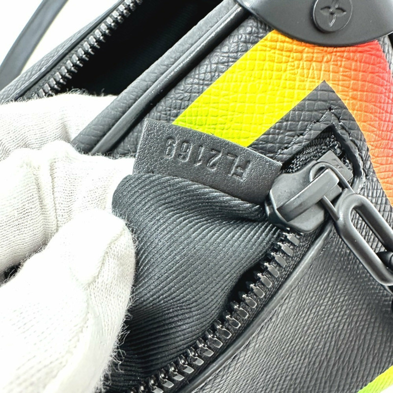 LOUIS VUITTON M30351 Taiga Mini Soft Trunk 皮革單肩包,男士,黑色-11