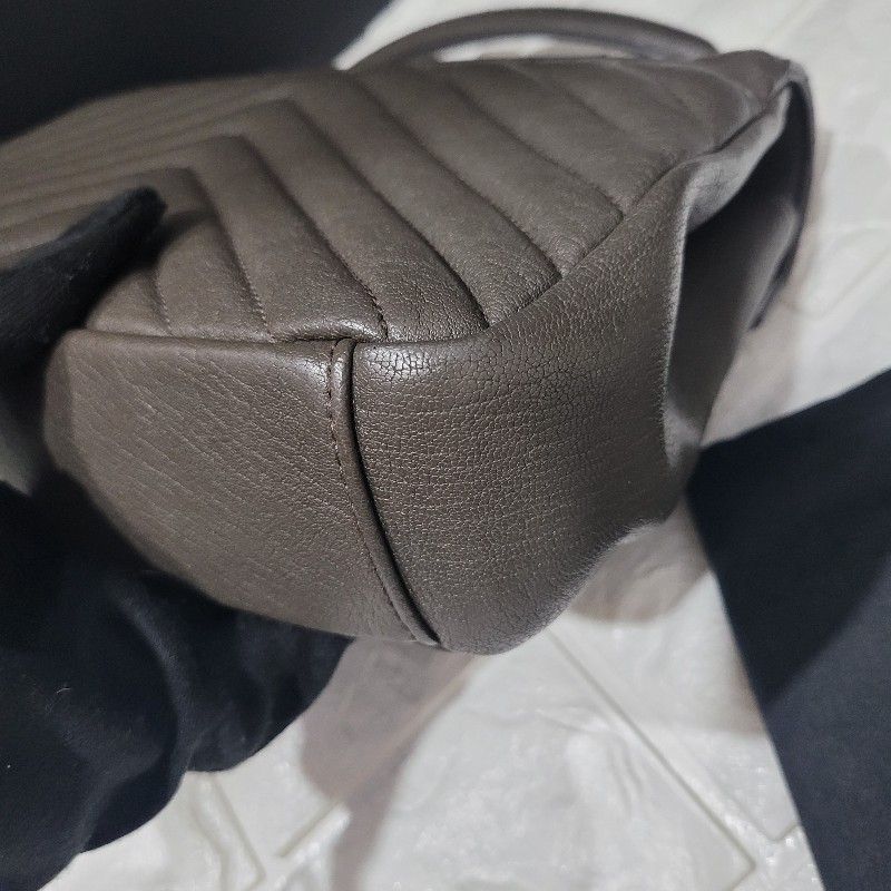 YSL經典郵差包/學院包/
象灰金扣-8