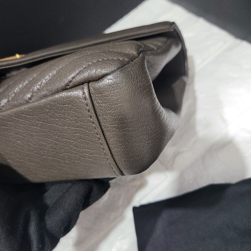 YSL經典郵差包/學院包/
象灰金扣-11