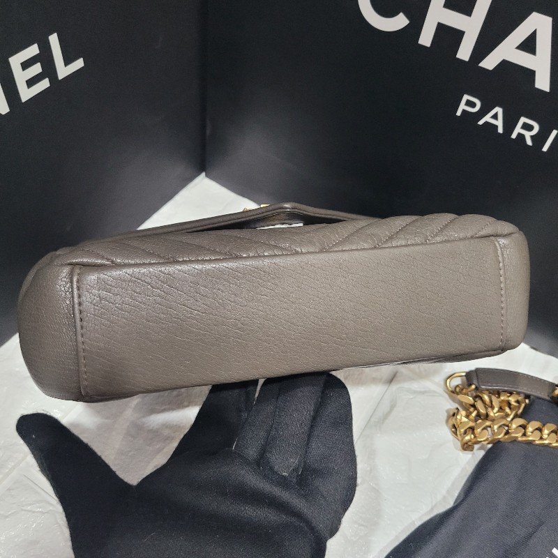 YSL經典郵差包/學院包/
象灰金扣-12