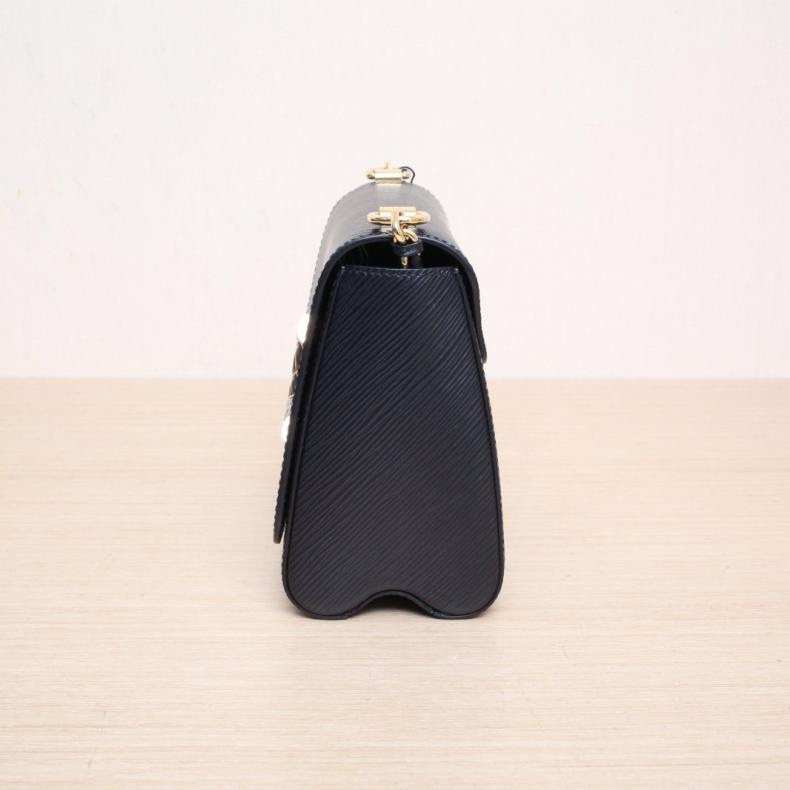 LOUIS VUITTON(路易威登) TWIST 中號 23 黑色 EPI水波紋牛皮 金扣 晶片-1