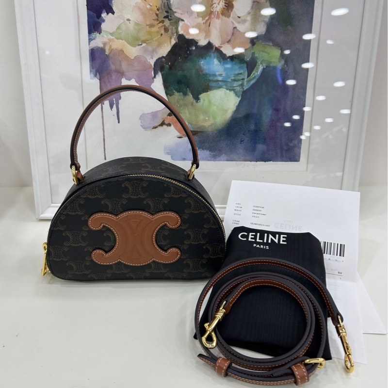 Celine 半月盒子包 凱旋門系列 閒置新 配件:塵袋、原盒、原購證 底長17cm,寬6cm-0