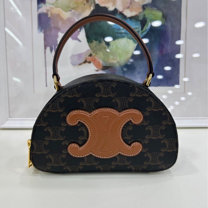 Celine 半月盒子包 凱旋門系列 閒置新 配件:塵袋、原盒、原購證 底長17cm,寬6cm-1