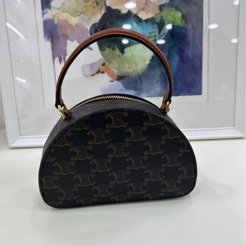Celine 半月盒子包 凱旋門系列 閒置新 配件:塵袋、原盒、原購證 底長17cm,寬6cm-2