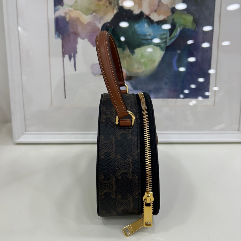 Celine 半月盒子包 凱旋門系列 閒置新 配件:塵袋、原盒、原購證 底長17cm,寬6cm-3