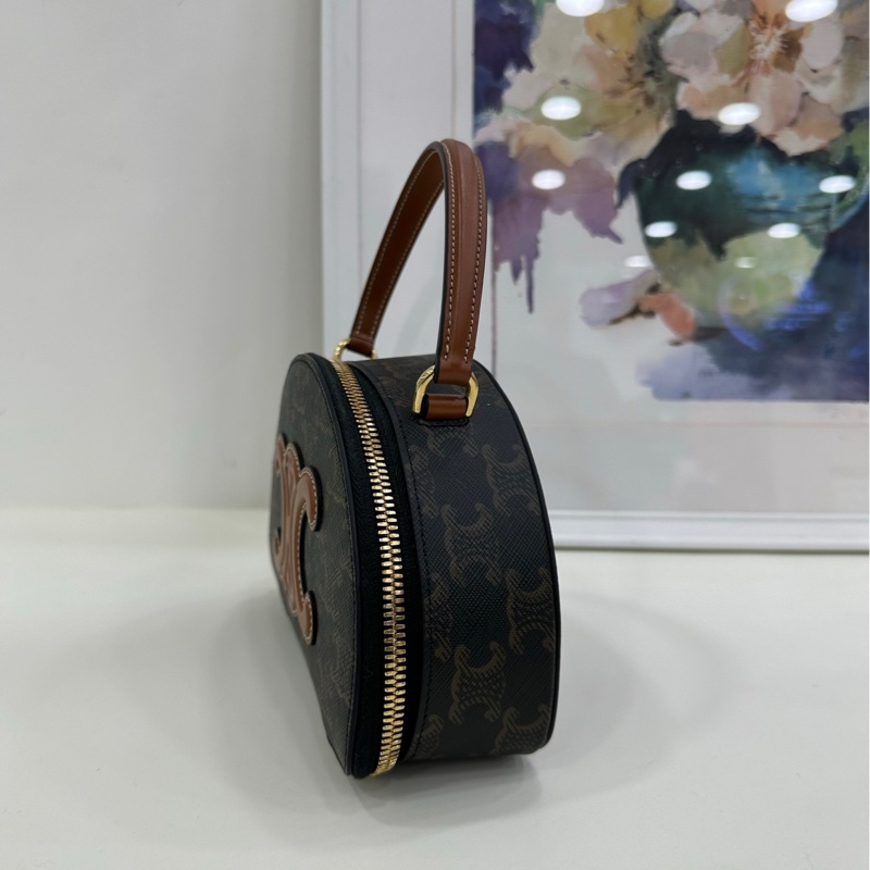Celine 半月盒子包 凱旋門系列 閒置新 配件:塵袋、原盒、原購證 底長17cm,寬6cm-4