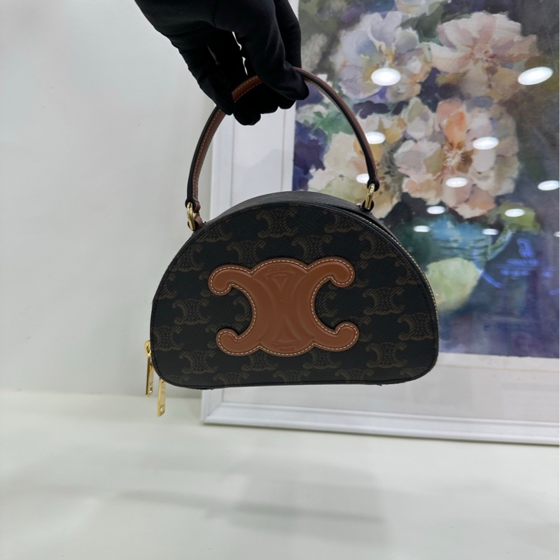 Celine 半月盒子包 凱旋門系列 閒置新 配件:塵袋、原盒、原購證 底長17cm,寬6cm-5
