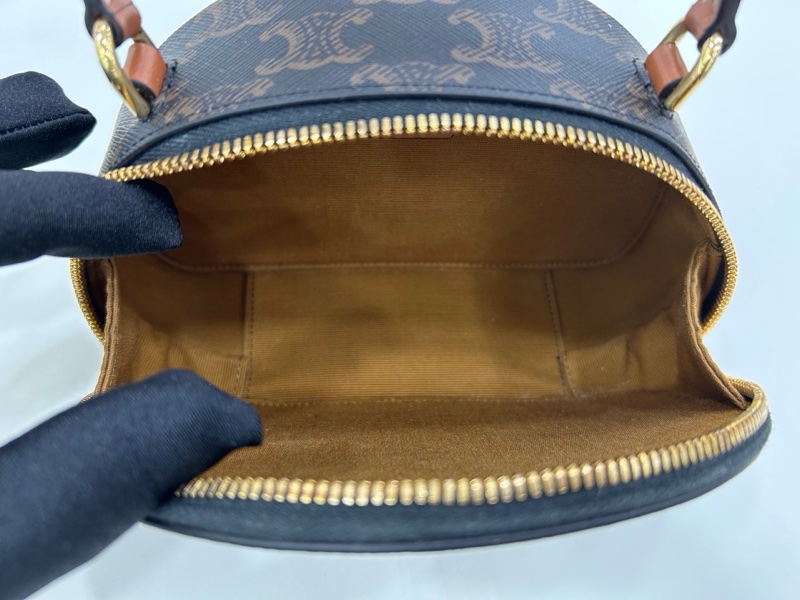 Celine 半月盒子包 凱旋門系列 閒置新 配件:塵袋、原盒、原購證 底長17cm,寬6cm-8