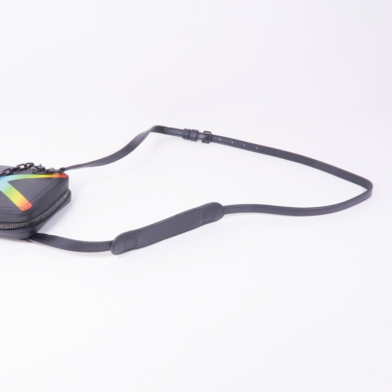 LOUIS VUITTON Taiga Danube Messenger肩背袋-4