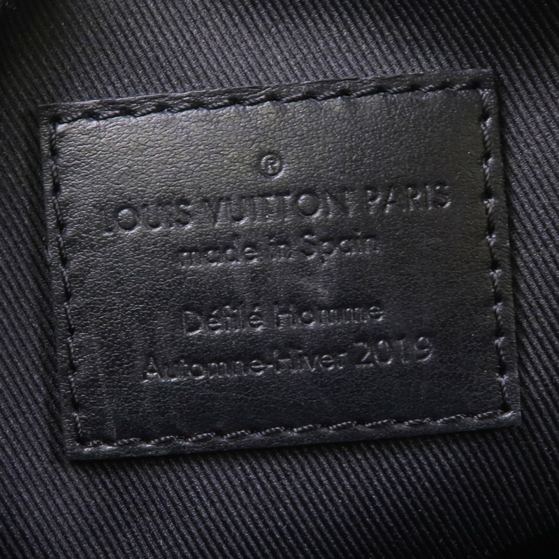 LOUIS VUITTON Taiga Danube Messenger肩背袋-11