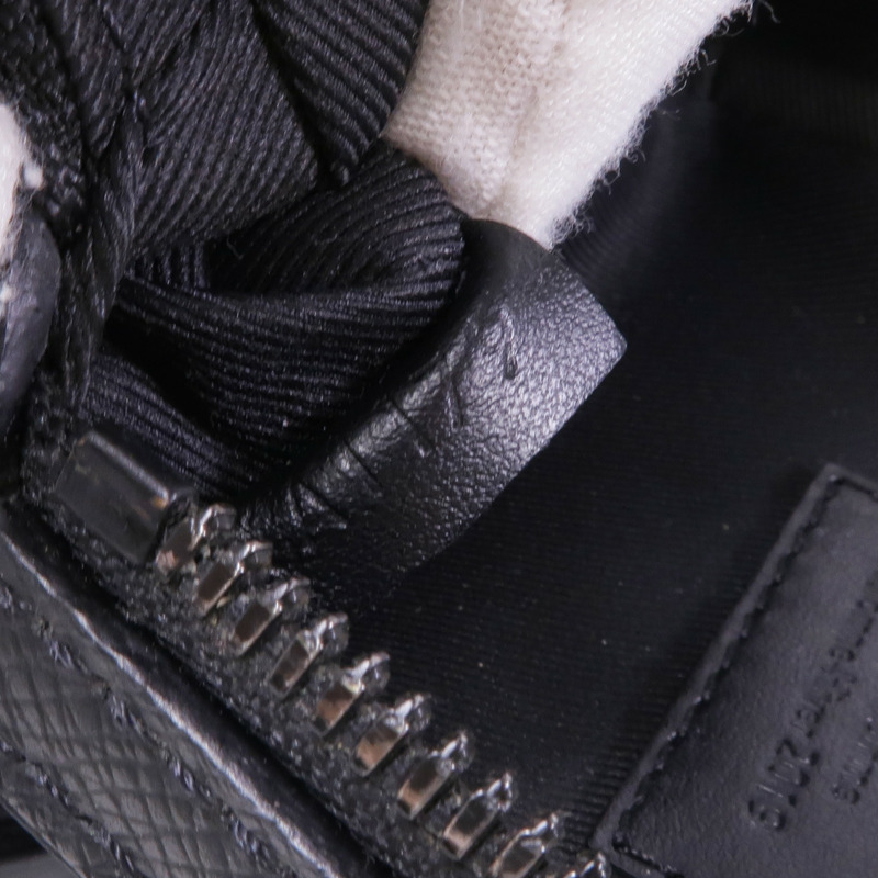 LOUIS VUITTON Taiga Danube Messenger肩背袋-12